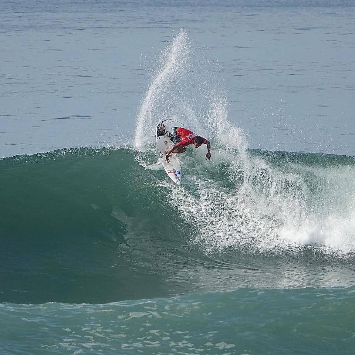 I Made Pajar Ariyana saat surfing
