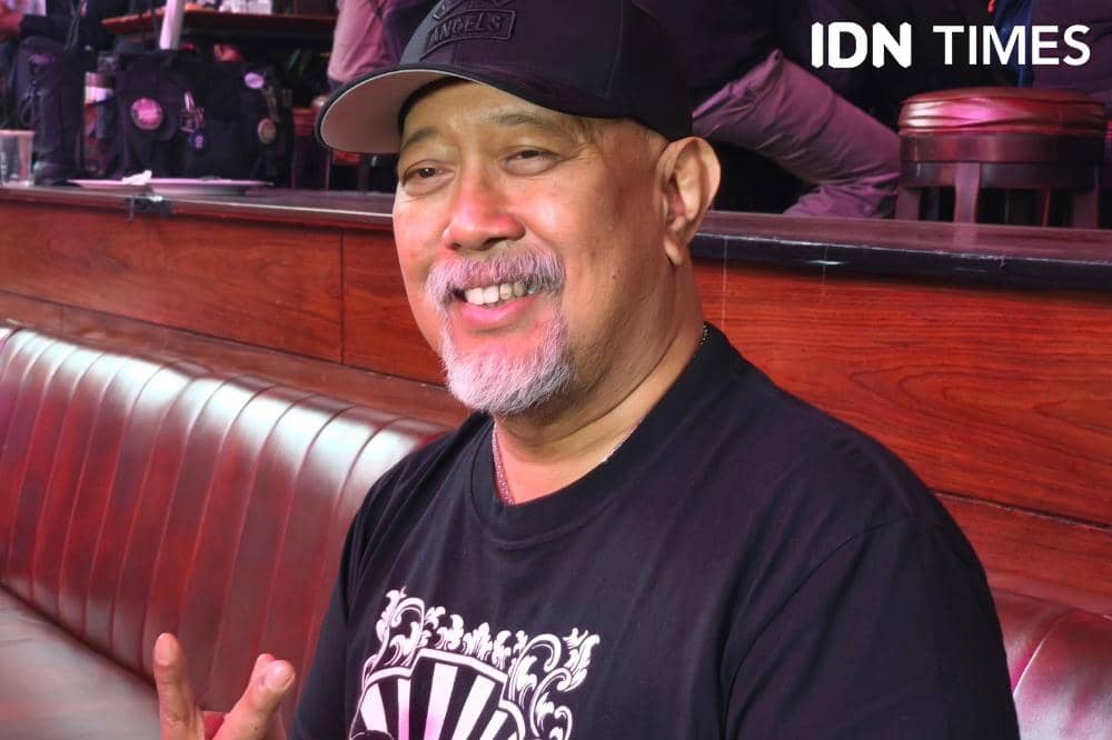 Potret Indro Warkop saat hadiri press conference Synchronize Fest 2026 di Jakarta Selatan, Rabu (30/9/2026) (IDN Times/Juan Dwi)