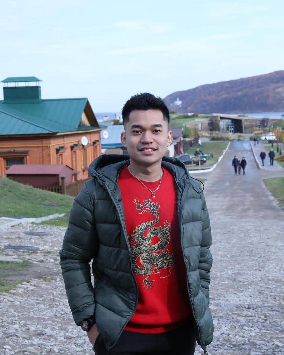 potret Leo Rolly Carnando di luar lapangan