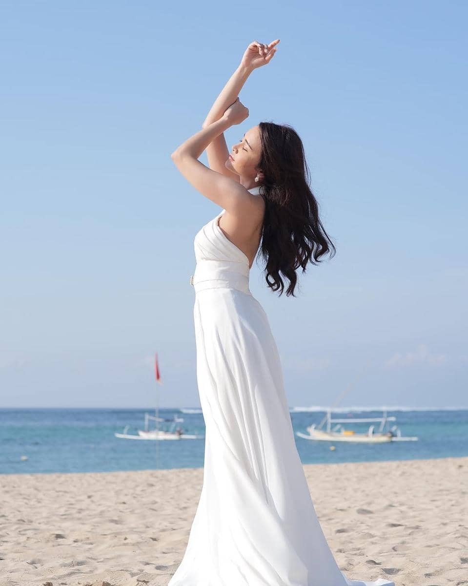 inspirasi outfit putih ala Michelle Ziudith