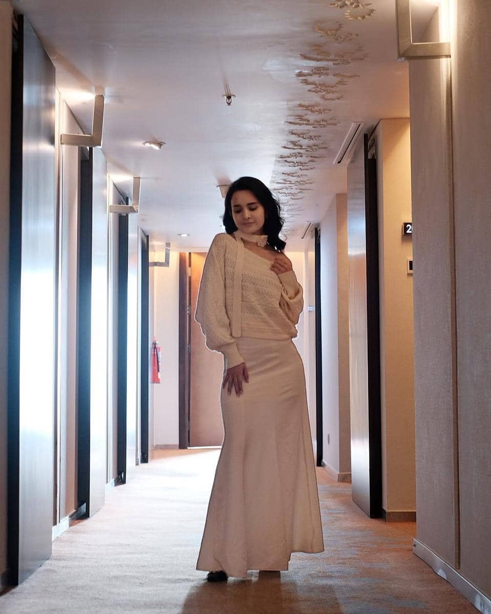inspirasi outfit putih ala Michelle Ziudith