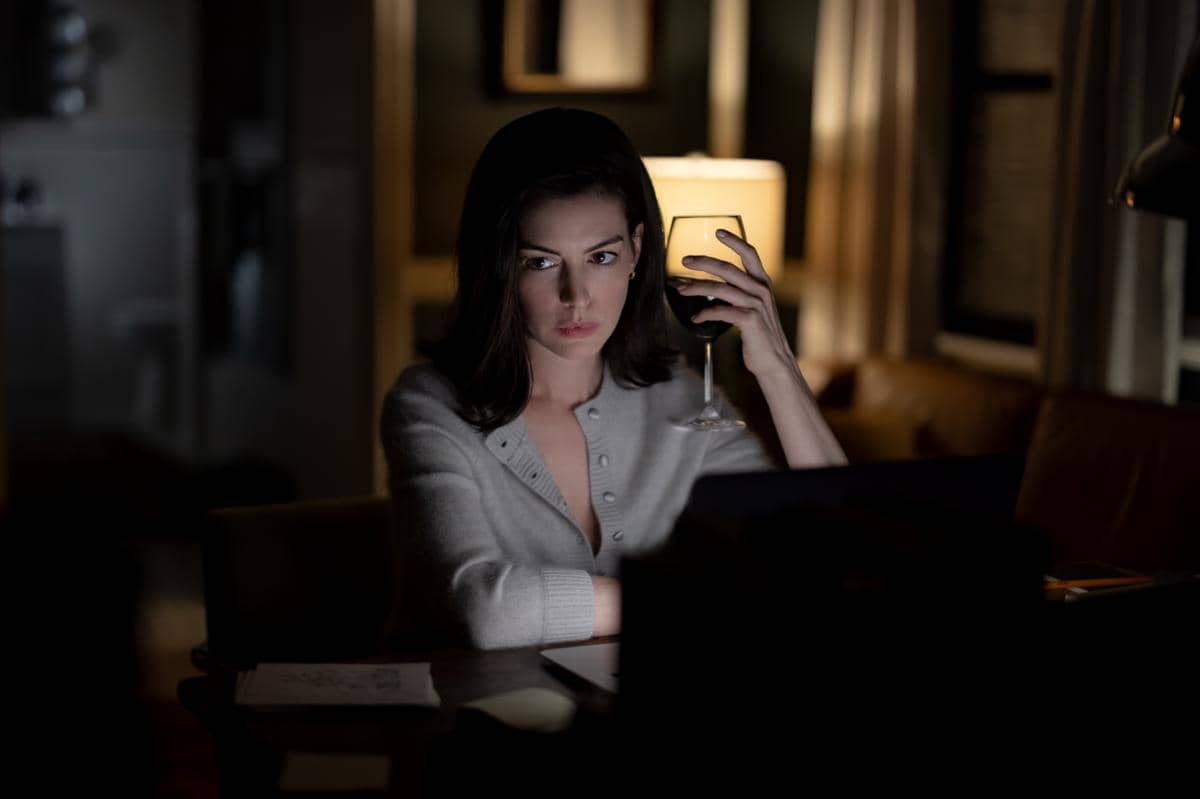 Potret Anne Hathaway saat memerankan karakter Verity Crawford dalam film Verity produksi Amazon MGM Studios.