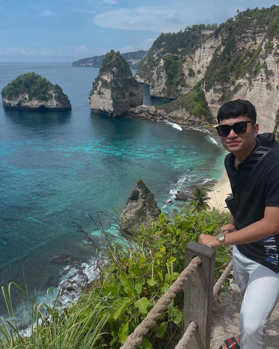 potret Leo Rolly Carnando di luar lapangan