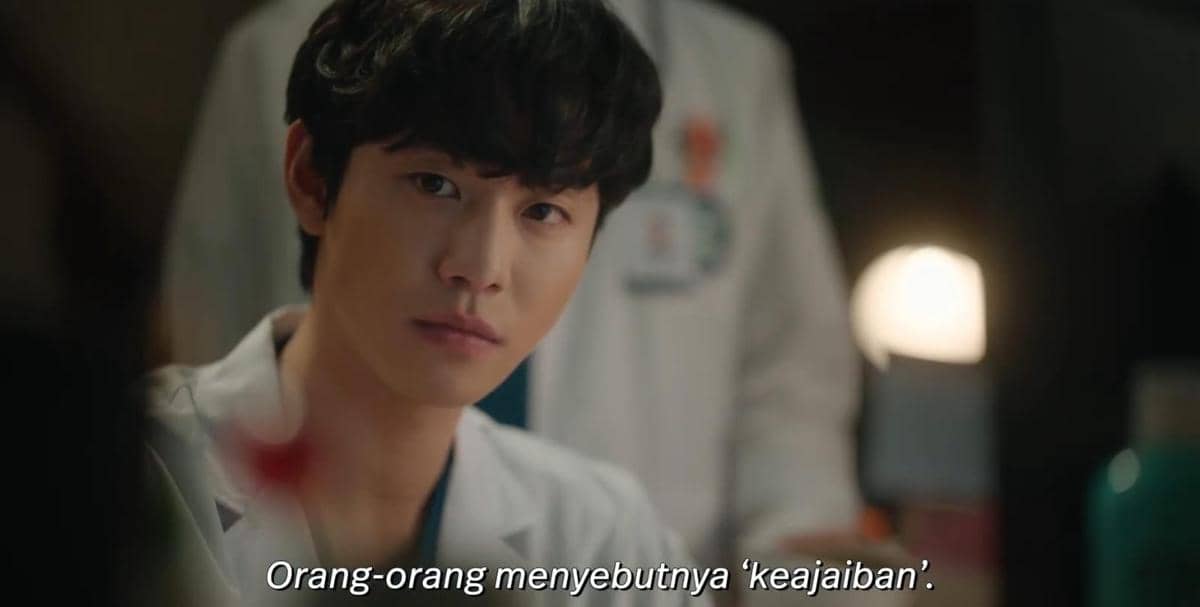 Cuplikan Ahn Hyo Seop dalam drama Korea Dr. Romantic Season 3 yang diunggah di kanal YouTube Disney+ Indonesia.
