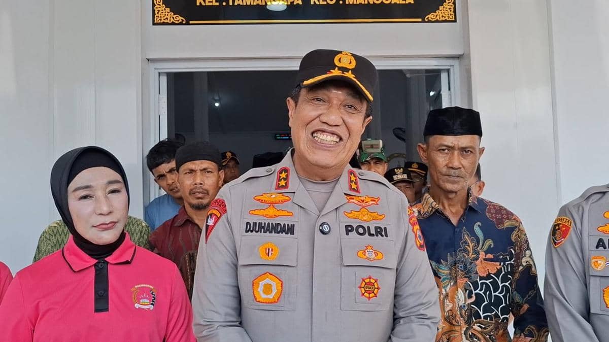 Polda Sulawesi Selatan merenovasi Masjid Nurul Jihad di Kampung Romang Tangngayya, Kecamatan Manggala, Kota Makassar, yang kerap terdampak b
