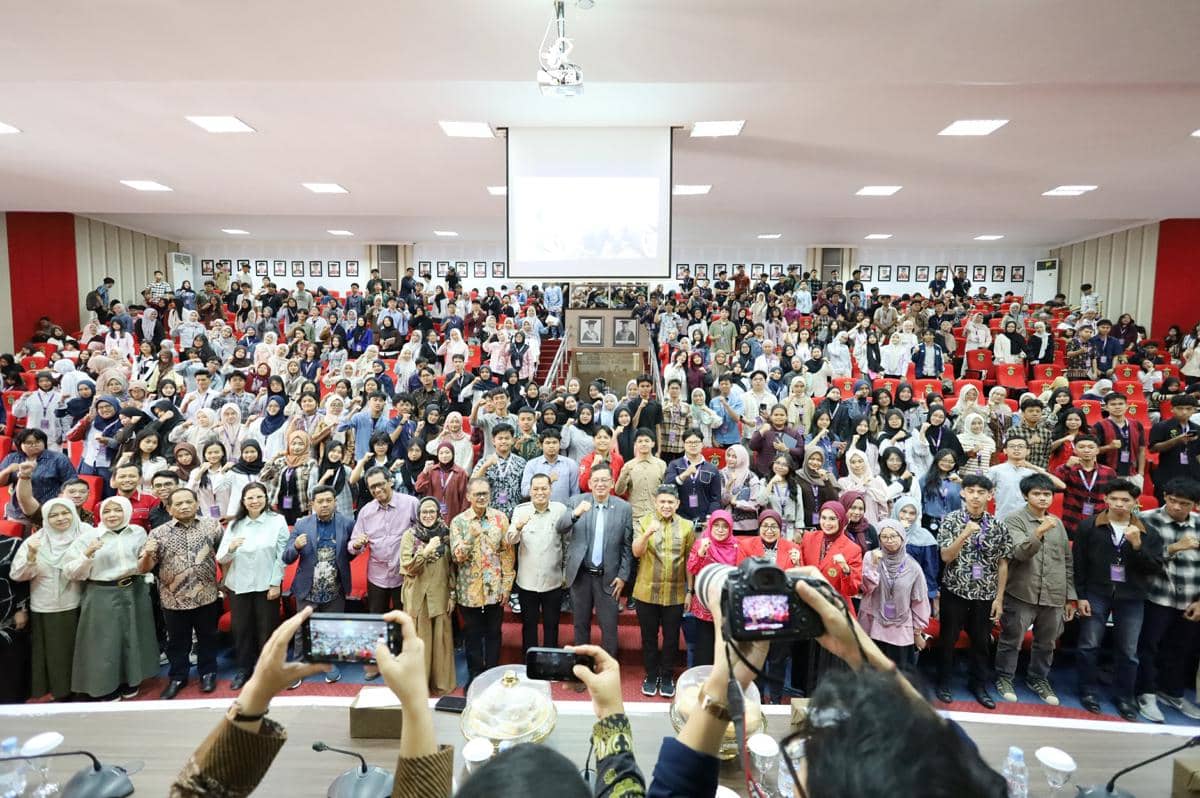 Ketua Komisi Yudisial (KY) Republik Indonesia Abdul Chair Ramadhan saat menyampaikan kuliah umum di Fakultas Hukum Universitas Hasanuddin (F