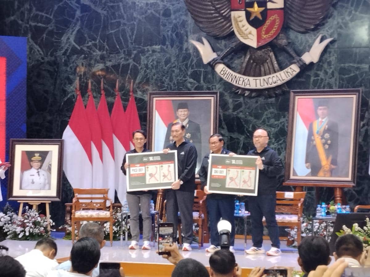 Sejumlah narasumber menghadiri sesi jumpa pers menjelang JRF 2026 di Balaikota Jakarta bersama awak media.
