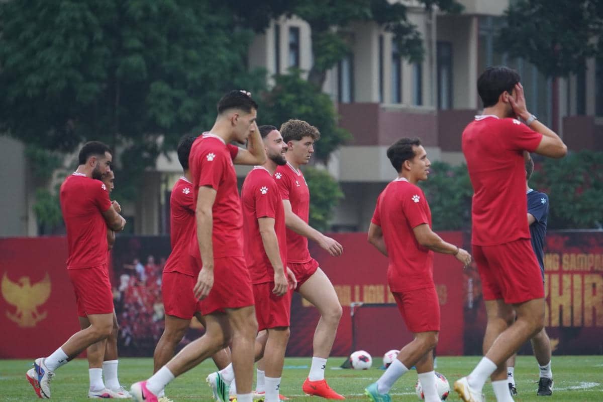 Para pemain Timnas Indonesia menjalani sesi latihan di lapangan menjelang pertandingan FIFA ASEAN Cup 2026.