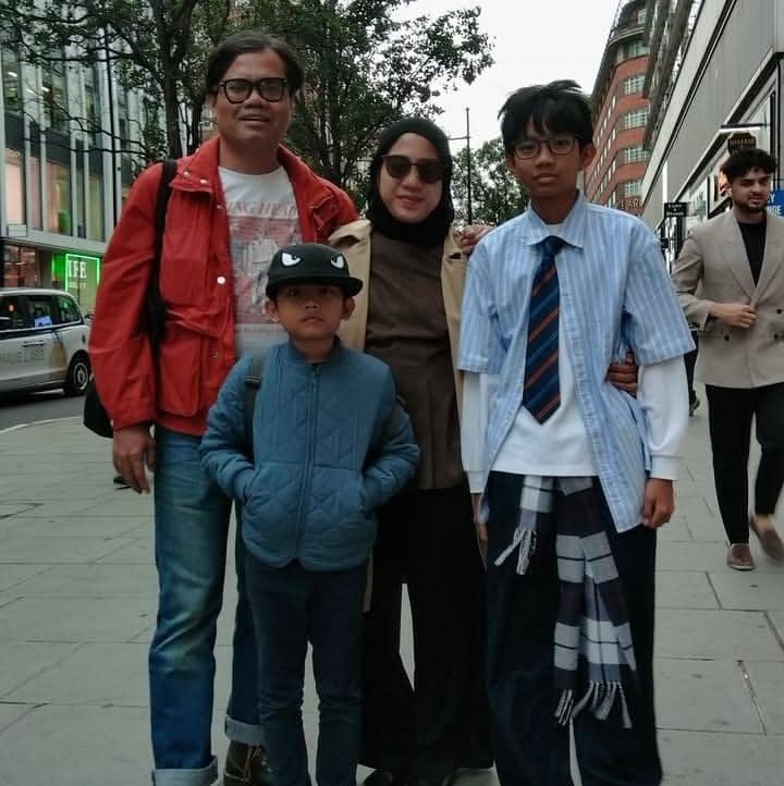 keluarga Soleh Solihun jalan-jalan di London