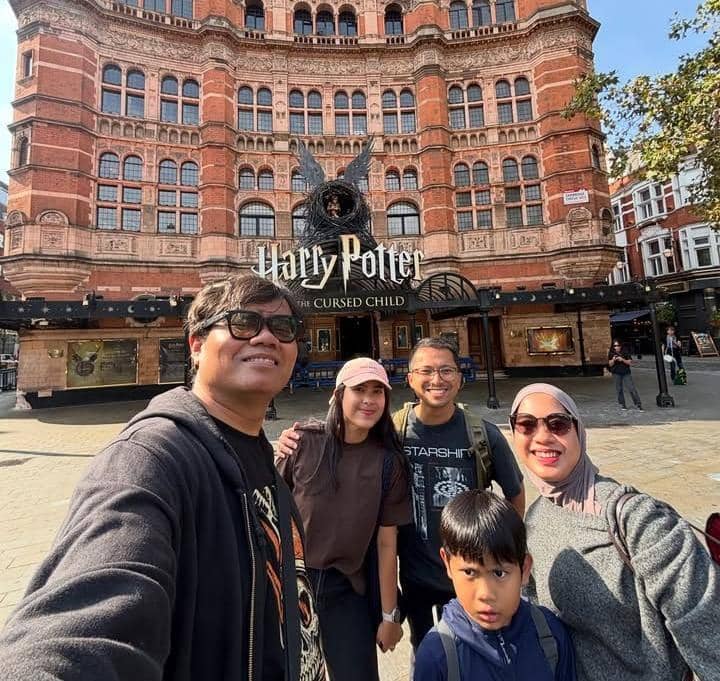 keluarga Soleh Solihun jalan-jalan di London