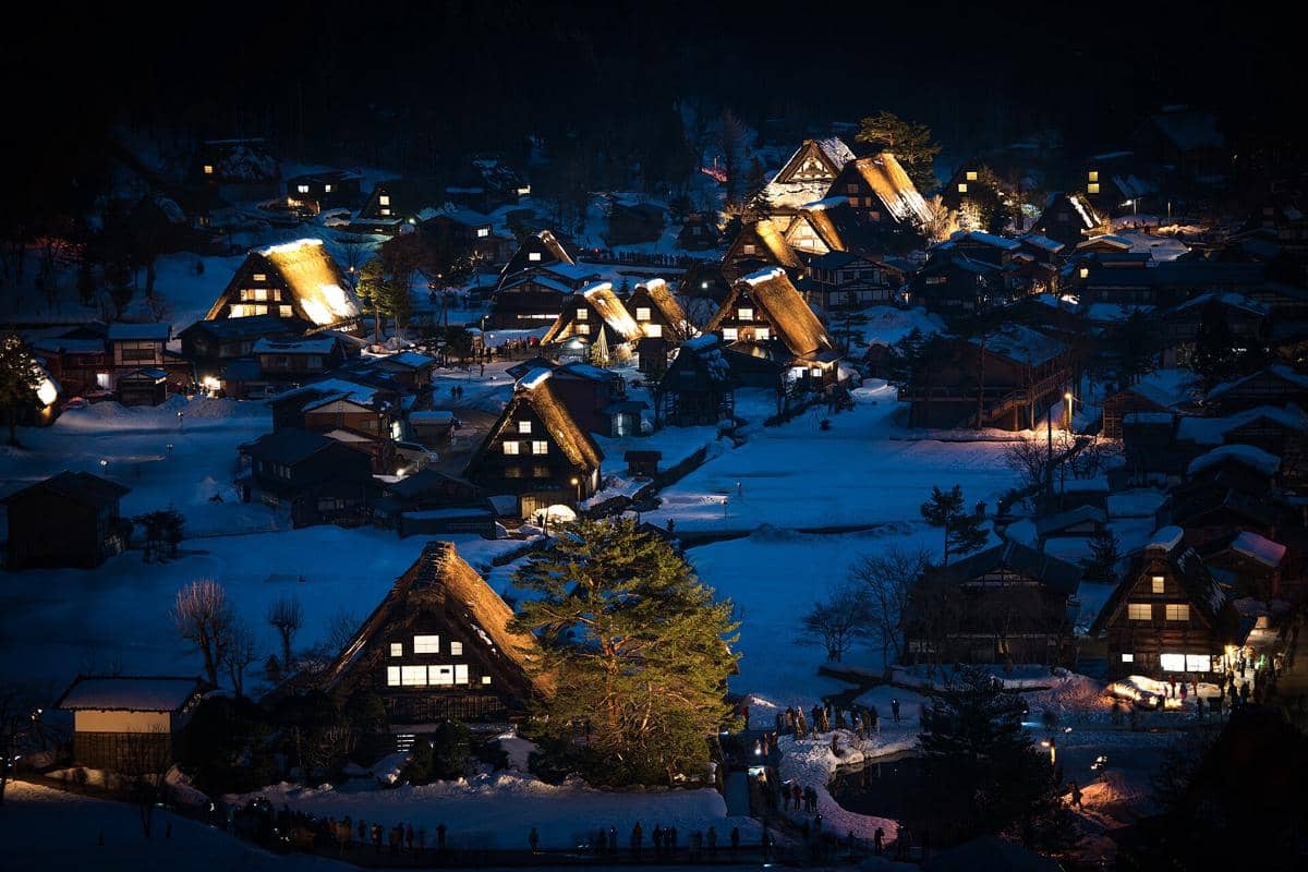 Pemandangan Takayama dan desa tradisional Shirakawa-go di Prefektur Gifu, Jepang, sebagai destinasi wisata alternatif.