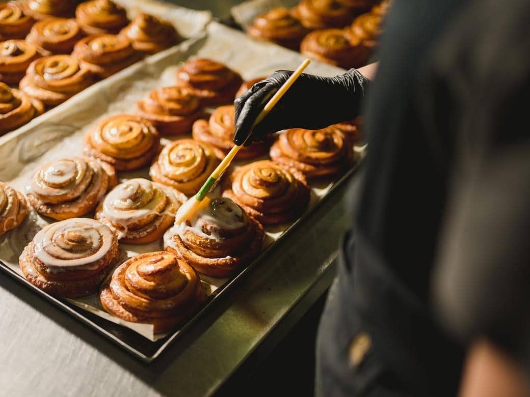 Potret cinnamon roll di Daily Baguette Sanur Bali