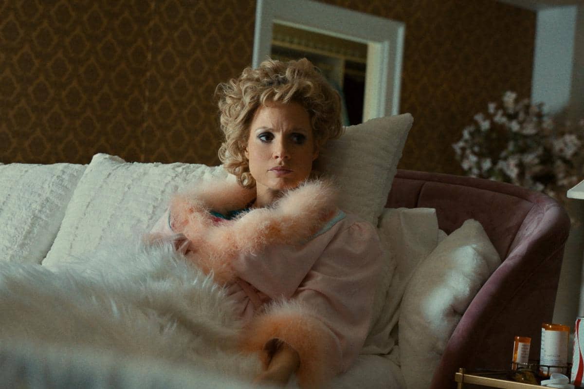 adegan dalam film The Eyes of Tammy Faye