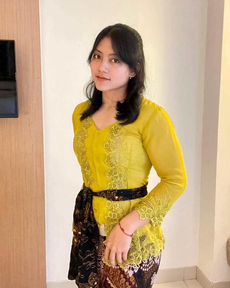 Desak Made Rita Kusuma Dewi tampil di luar arena dalam potret yang dibagikan melalui akun Instagram pribadinya.