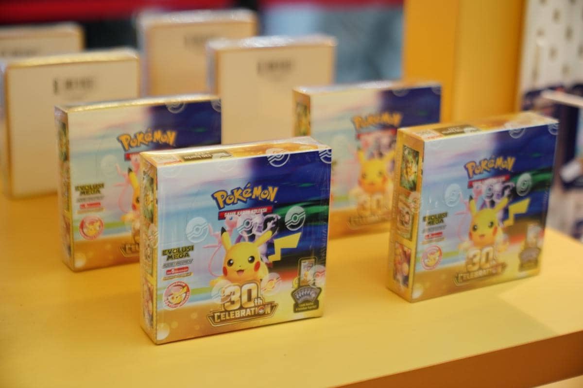 4. Booster Pack “30th CELEBRATION”.JPG