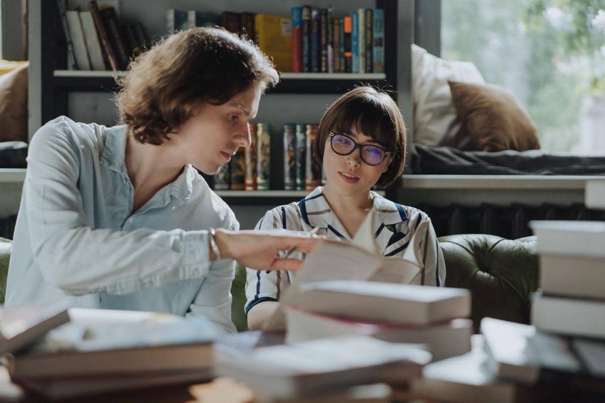 Bibliotherapy: Saat Buku Menjadi Ruang Aman untuk Pulihkan Diri