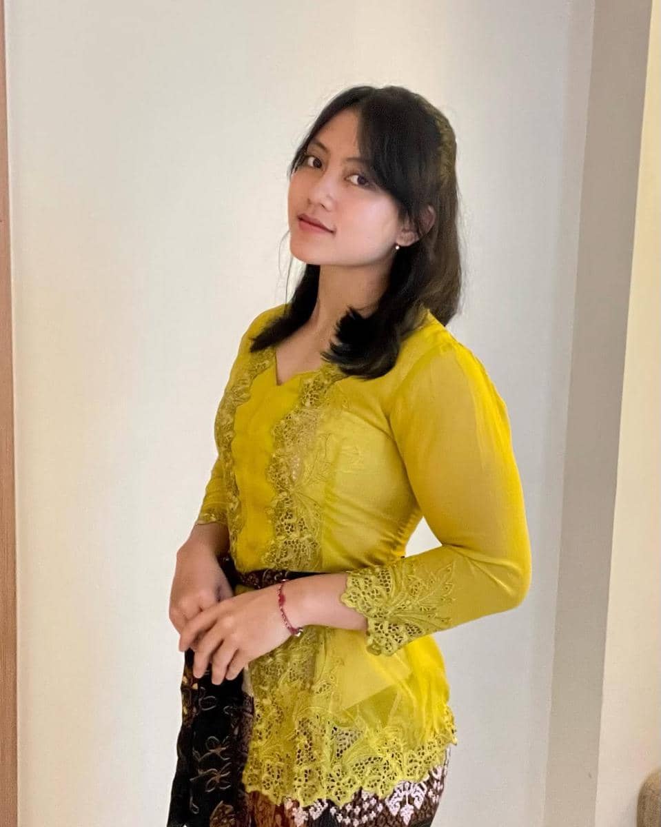 Desak Made Rita Kusuma Dewi tampil di luar arena dalam potret yang diunggah melalui akun Instagram pribadinya.