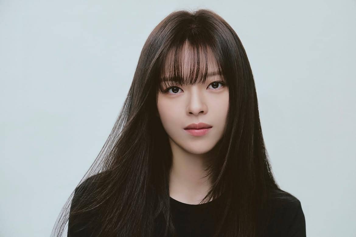 Potret Jeongyeon TWICE dalam unggahan di akun Instagram VARO Entertainment, sebagaimana tercantum pada keterangan.