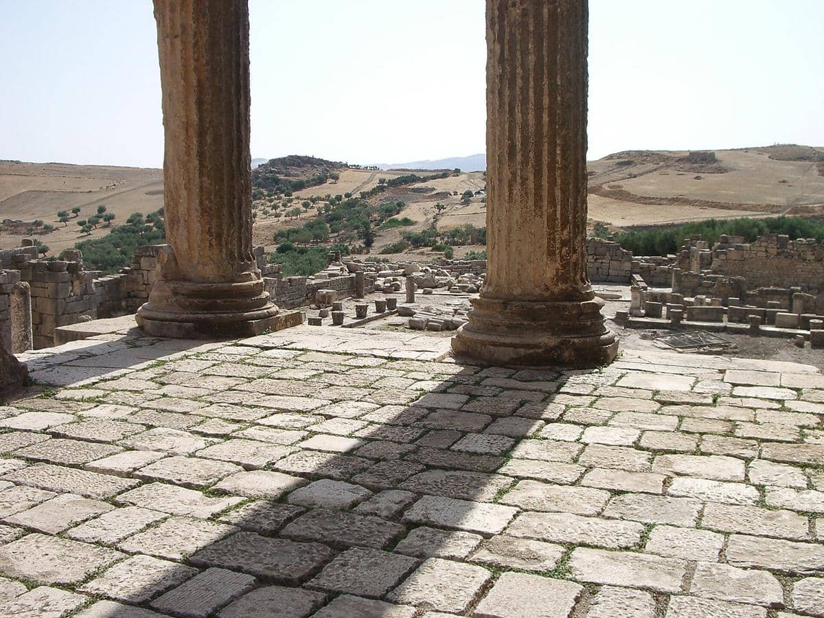 Pemandangan dari Capitol di Dougga 
