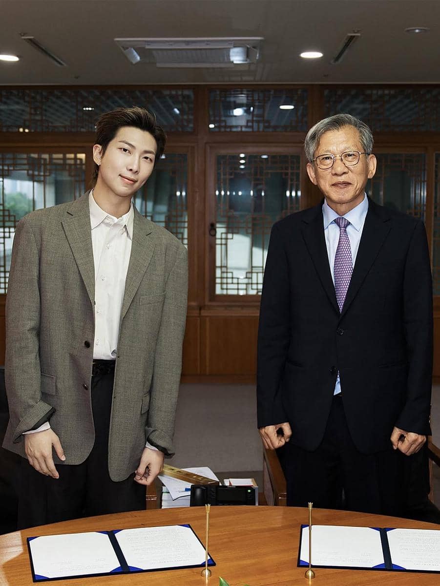 potret RM BTS saat diangkat jadi global ambassador Museum Nasional Korea