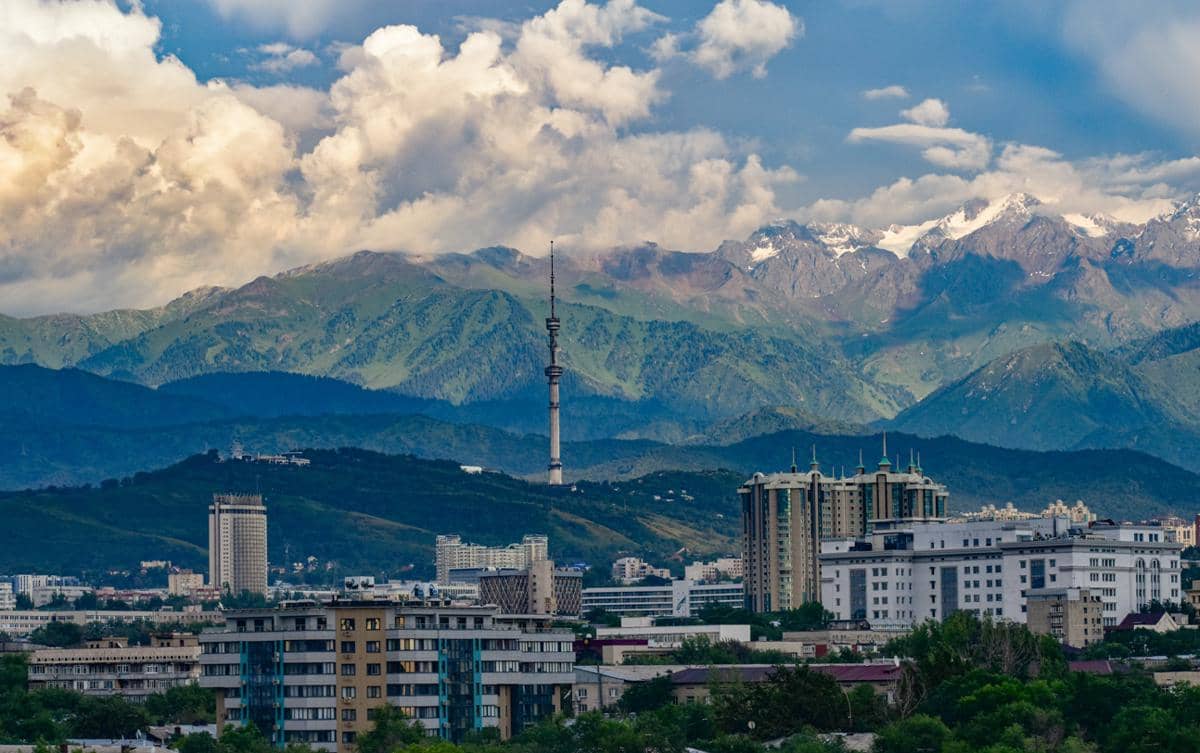 ilustrasi pemandangan di Almaty