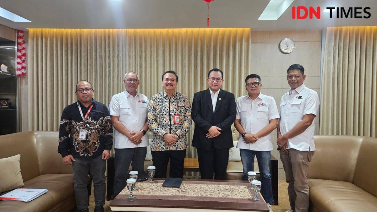 Perwakilan PMI Kabupaten Tangerang mengikuti audiensi bersama Badan Riset dan Inovasi Nasional di ruang pertemuan.