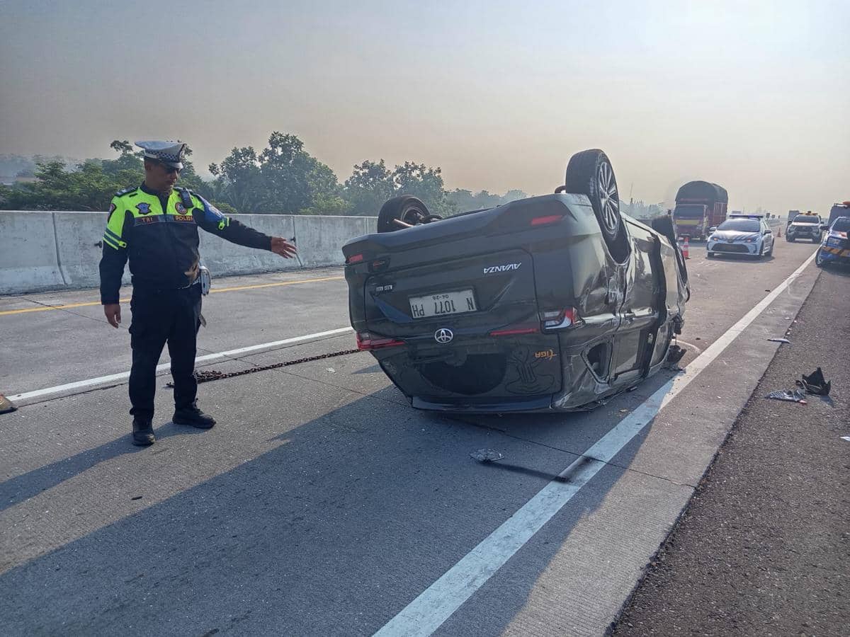 Avanza Tabrak Truk di Tol Paspro, Terseret 50 Meter Sopir Tewas