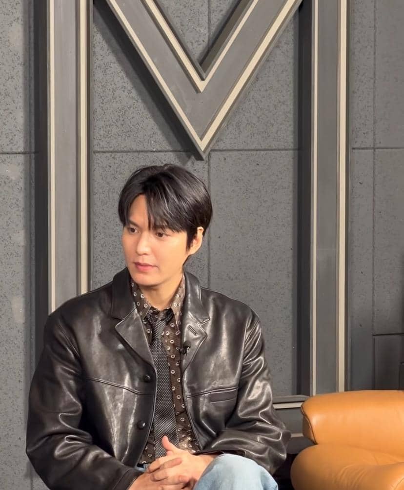 Potret Lee Min Ho dalam unggahan akun Instagram pribadinya, dengan ekspresi tenang menghadap kamera.