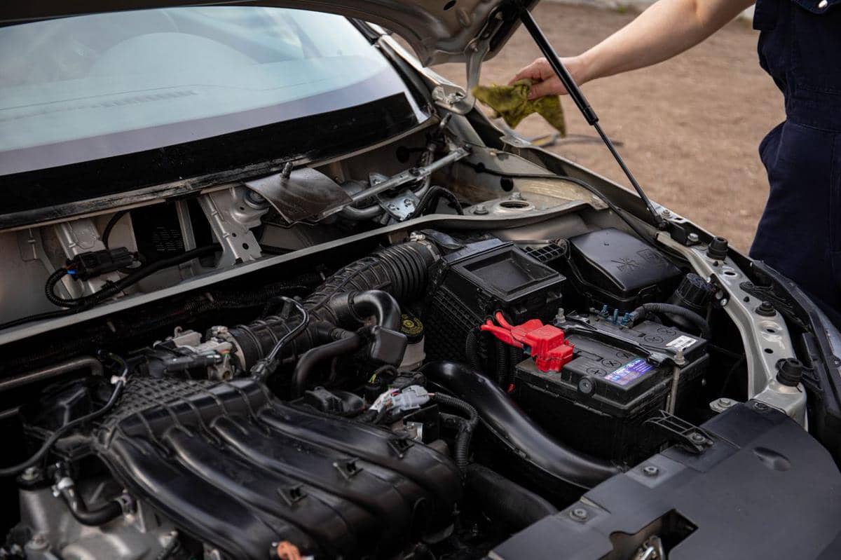 5 Faktor yang Membuat Aki Mobil Tekor meski Kendaraan Jarang Dipakai