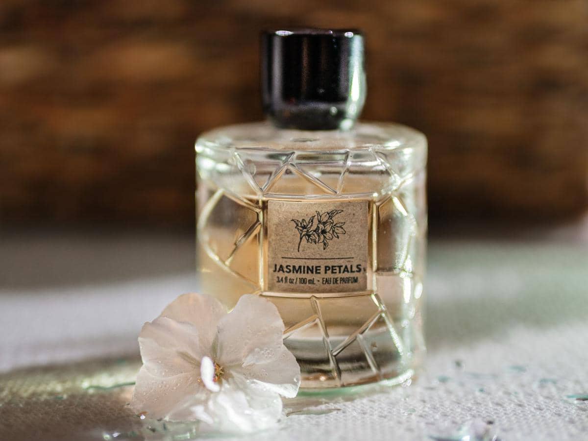 5 Rekomendasi Parfum Lokal Aroma Jasmine yang Wanginya Elegan