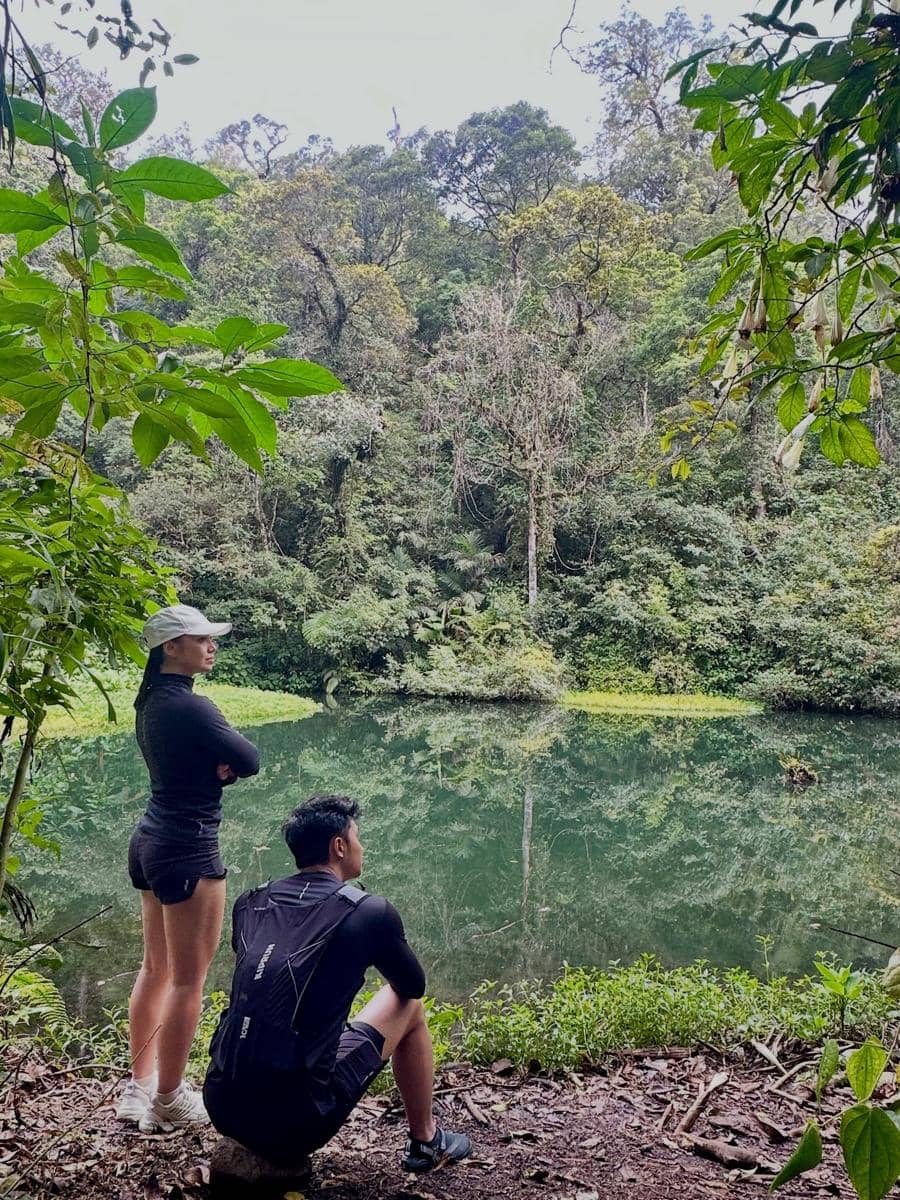 Angela Gilsha healing di Air Terjun Cibereum