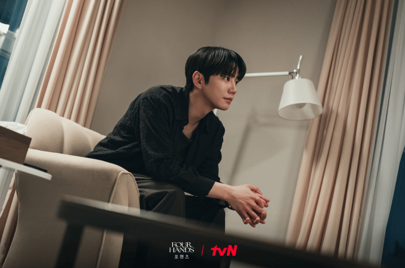 Cuplikan adegan drama Four Hands, Two Sonatas produksi tvN dalam tangkapan layar serial tersebut resmi.