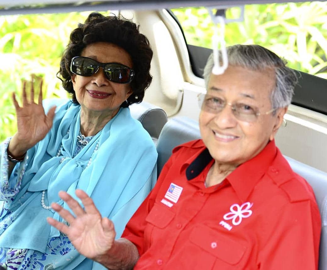 Riwayat karier Siti Hasmah