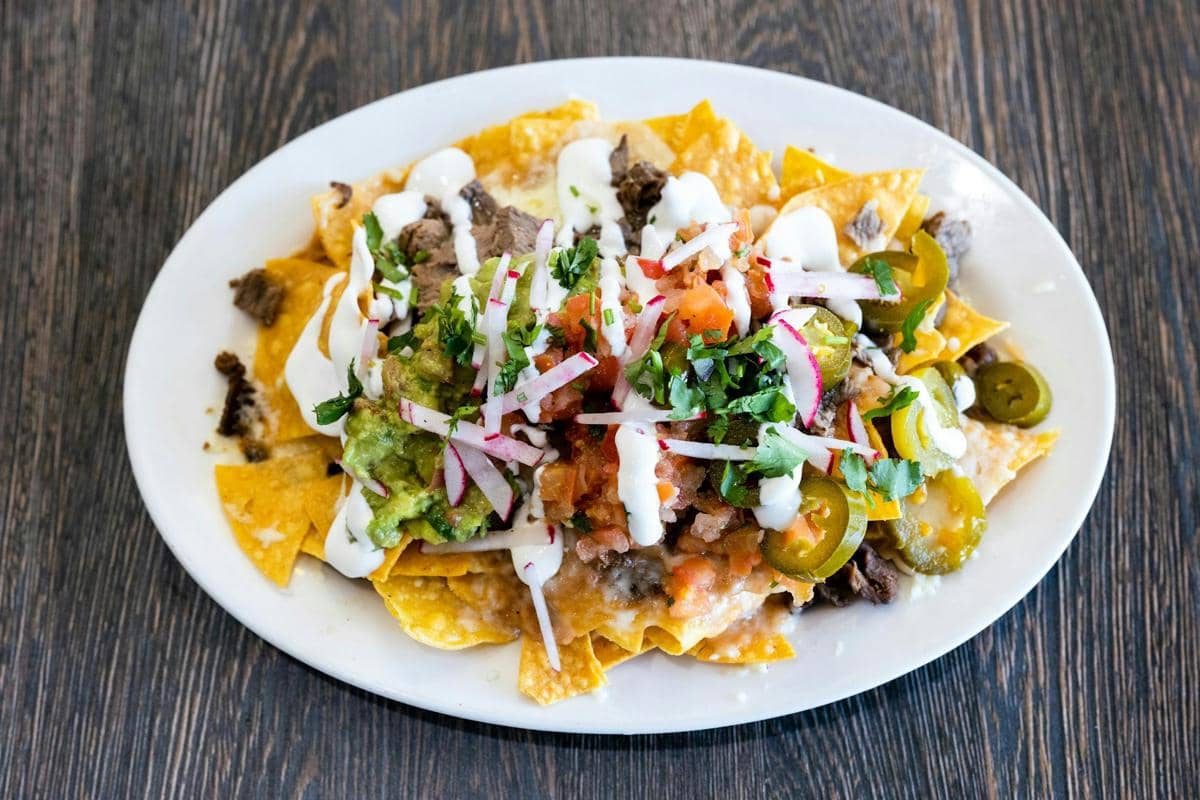 ilustrasi nachos hangat