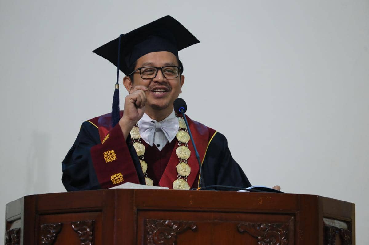 Rektor UIN Sunan Kalijaga Prof. Noorhadi Hasan berbicara dalam Sidang Senat Terbuka Dies Natalis ke-75.