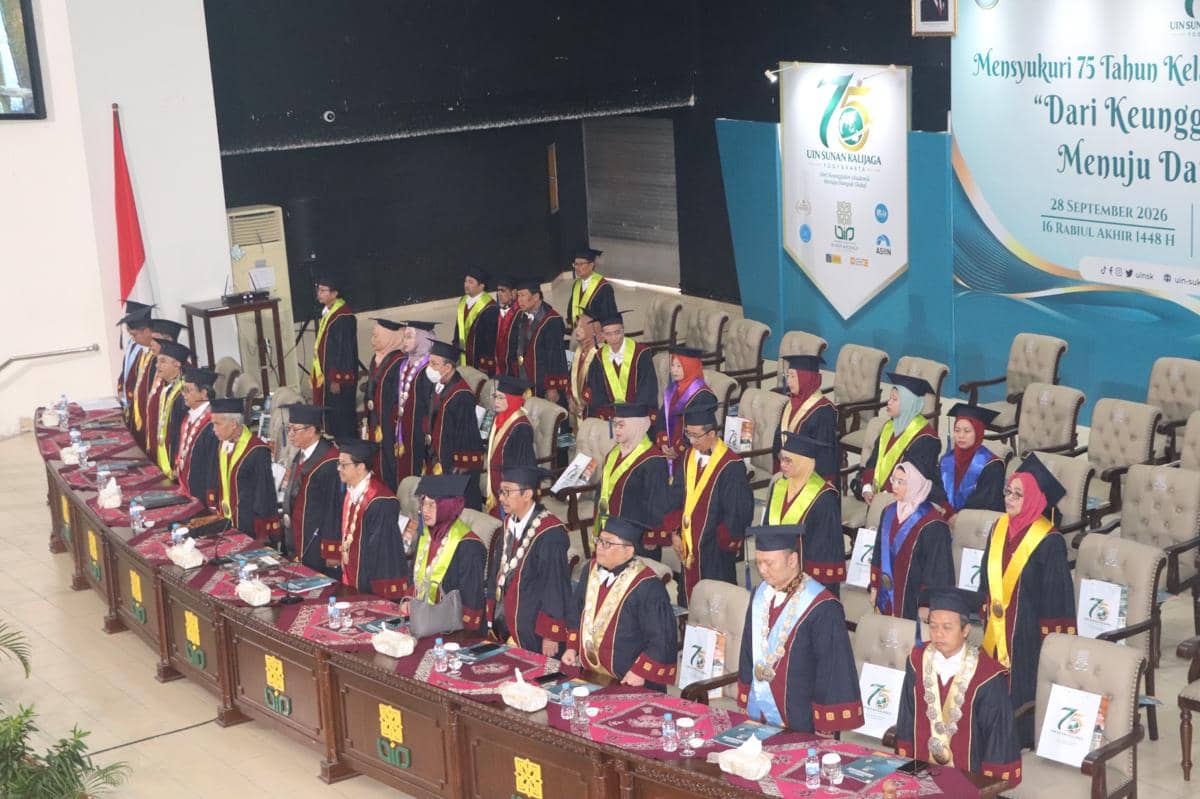 Peserta menghadiri Sidang Senat Terbuka Dies Natalis ke-75 di Gedung Multipurpose UIN Sunan Kalijaga.