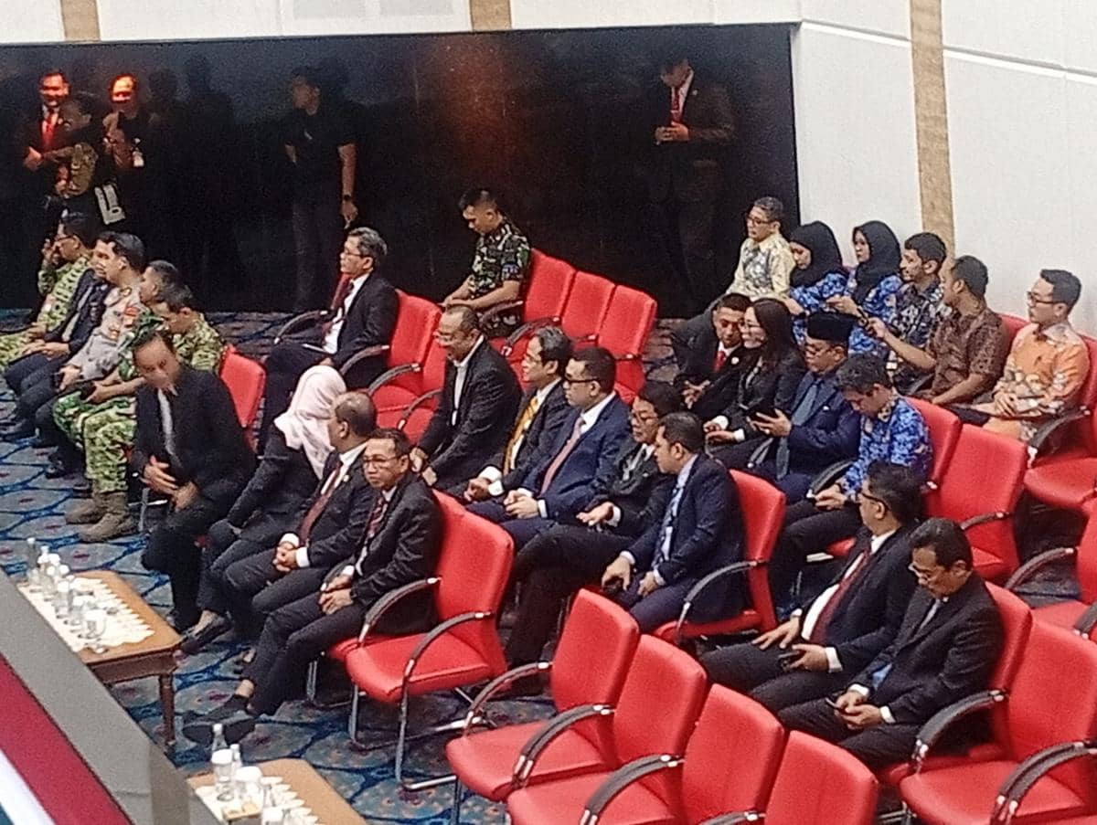 Gubernur DKI Jakarta Pramono Anung dalam Rapat Paripurna di DPRD DKI, Kamis (1/9/2026). (IDN Times/Dini Suciatingrum)