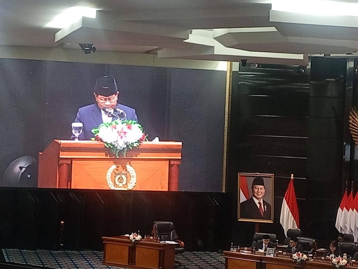 Gubernur DKI Jakarta Pramono Anung dalam Rapat Paripurna di DPRD DKI, Kamis (1/9/2026). (IDN Times/Dini Suciatingrum)