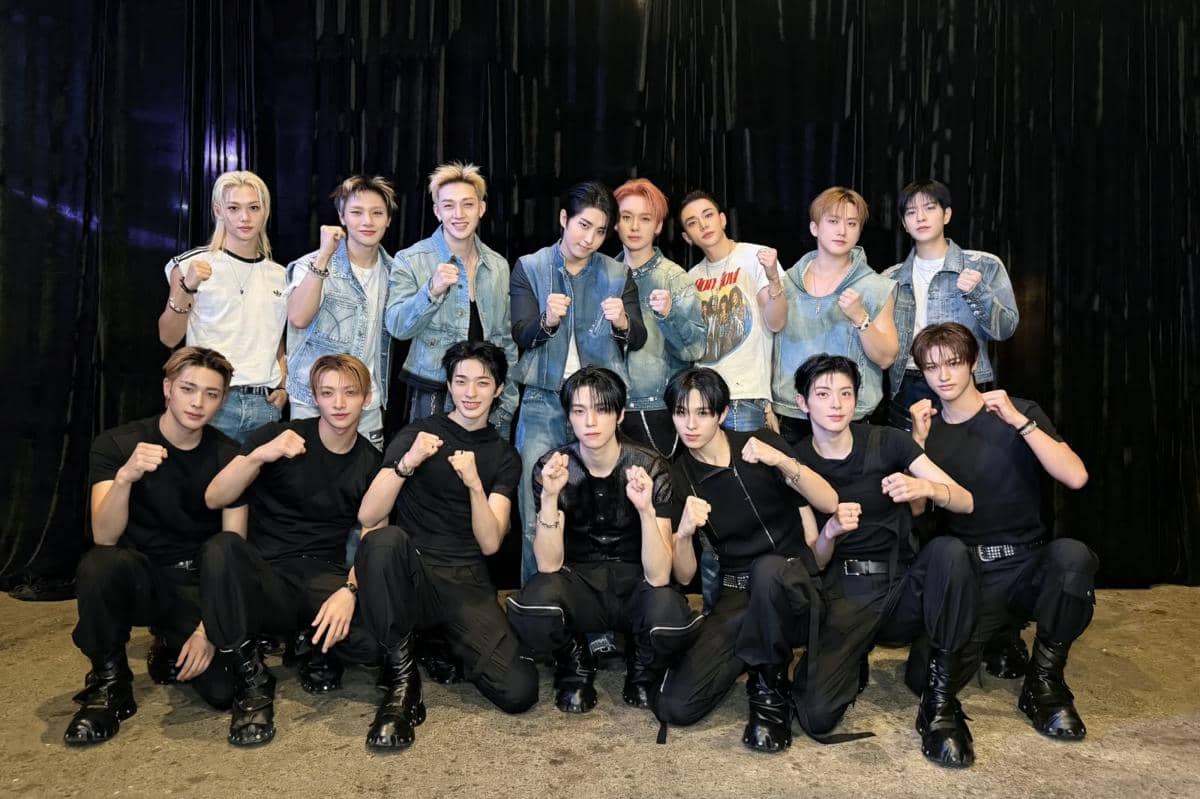 NEXZ tampil di STRAYCITY
