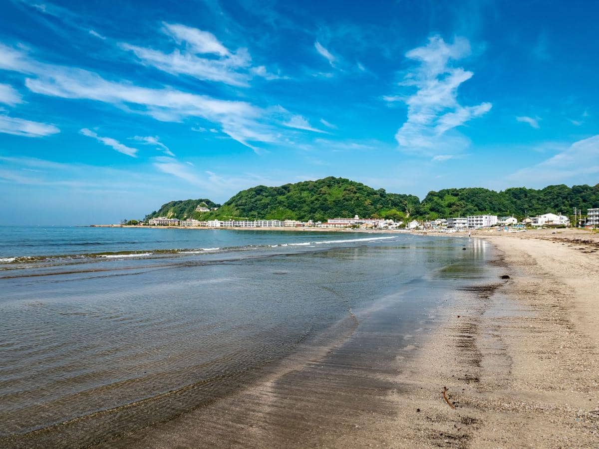 potret pemandangan Pantai Yuigahama di Kamakura