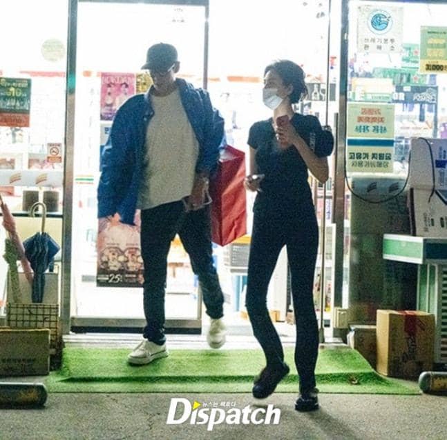 klaim bukti hubungan Nana dan T.O.P dari Dispatch (dok. Dispatch)