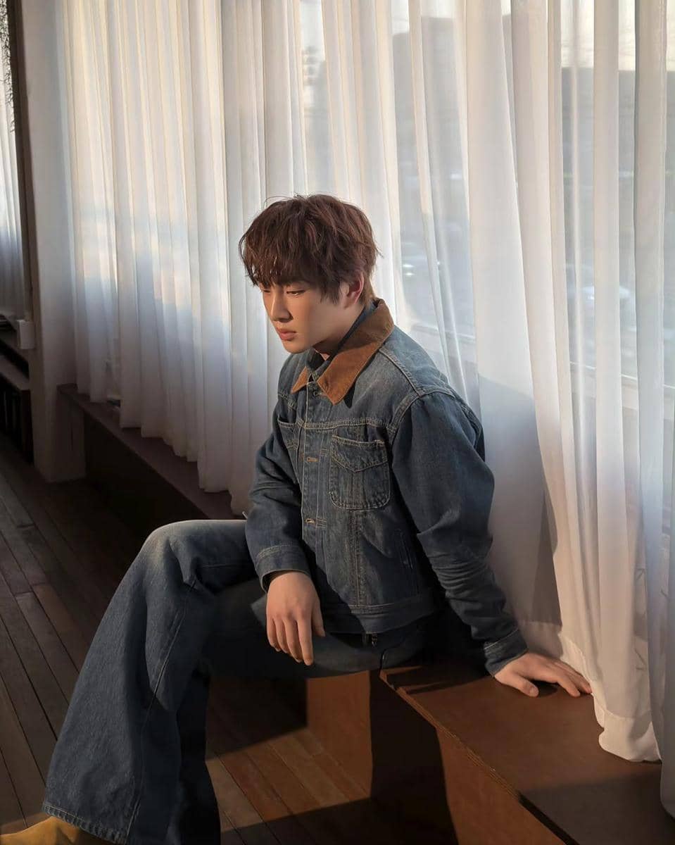 inspirasi styling jaket ala Onew SHINee