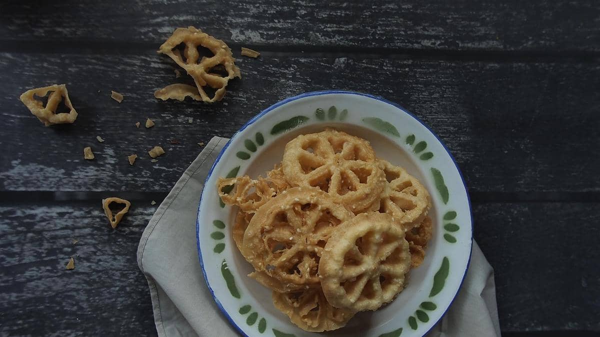 Resep Kembang Goyang Keju, Gurih dan Renyah untuk Teman Ngemil