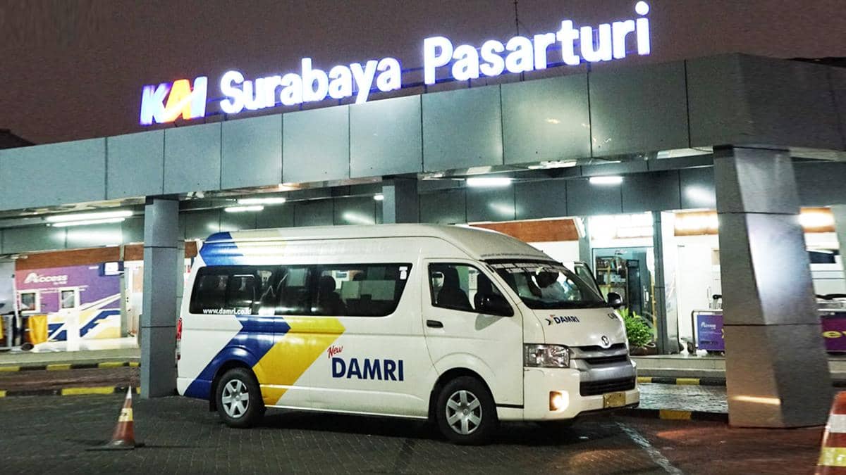 potret bus DAMRI