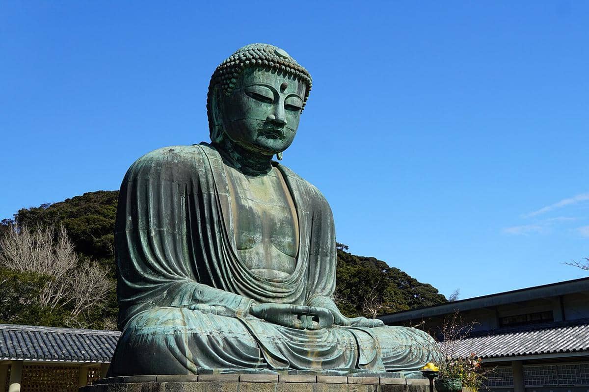 potret patung besar Buddha di Kamakura atau yang dikenal dengan nama Kamakura Daibutsu 