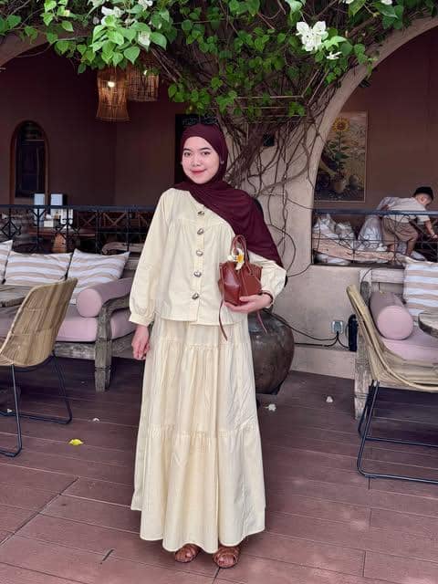 Potret OOTD liburan ala Cindy Mayasari yang dibagikan melalui akun Instagram @cindymayasariii.