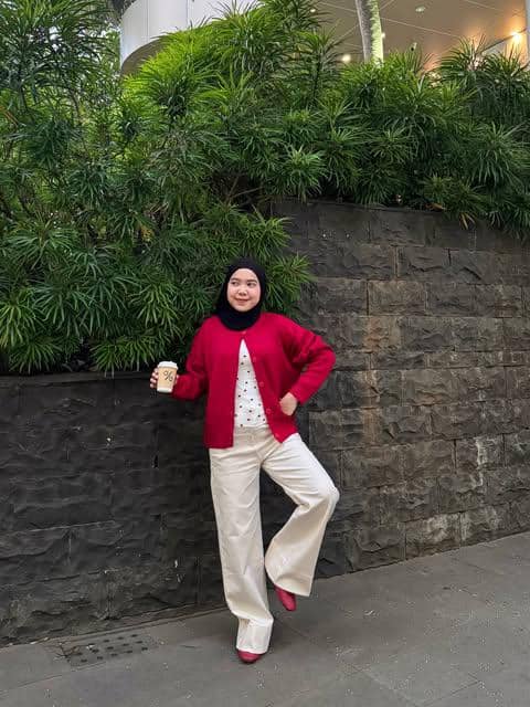 Cindy Mayasari membagikan inspirasi gaya OOTD untuk liburan melalui unggahan Instagram @cindymayasariii.