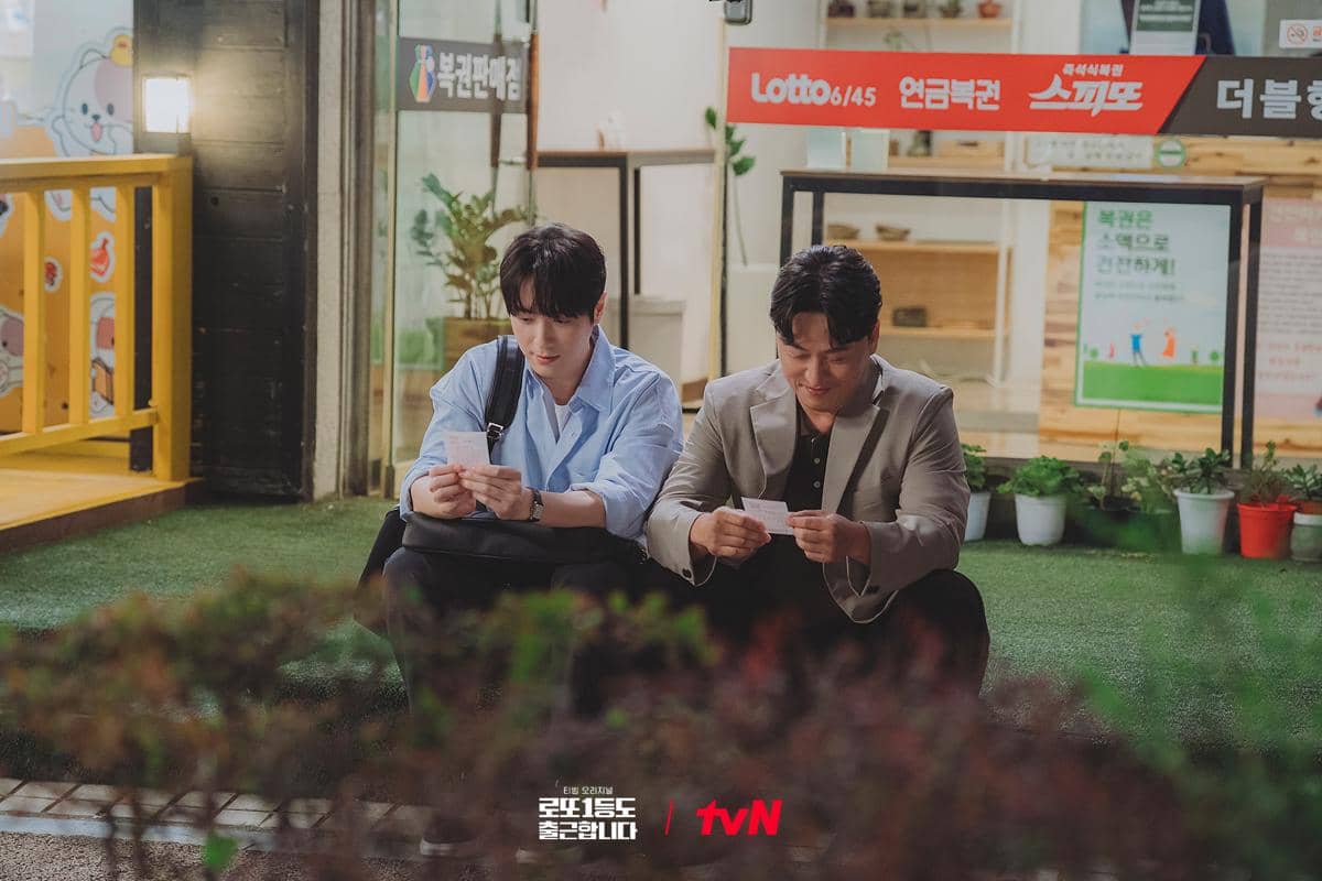 Cuplikan adegan drama The Ordinary Jackpot yang diunggah melalui akun Instagram resmi tvN Drama.