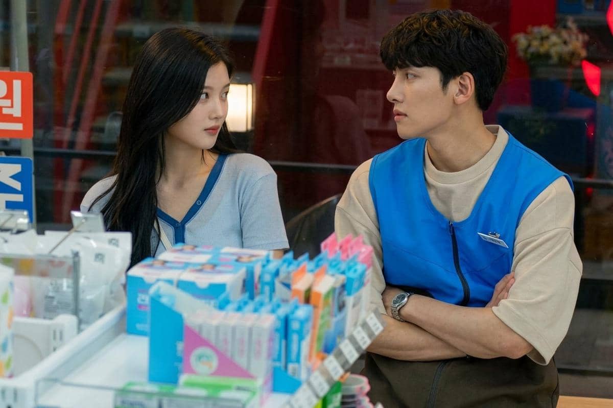 Cuplikan adegan dalam drama Korea Backstreet Rookie yang diunggah melalui kanal YouTube SBS NOW.