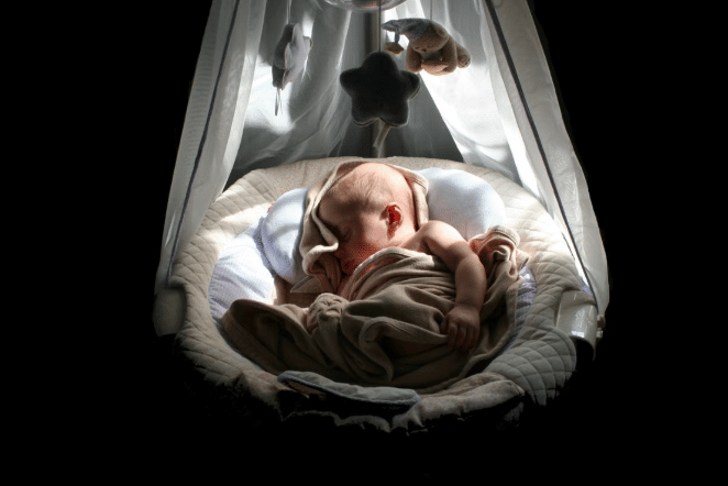 Cara Aman Menggunakan Baby Swing, Jangan Asal Menaruh Bayi